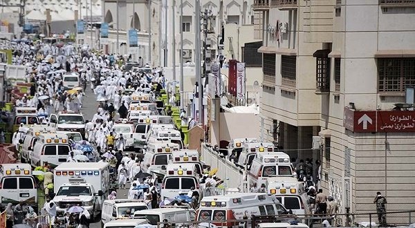 Saudi ambulances arrive with injured pilgrims following the stampede in Mina on Thursday. AFP