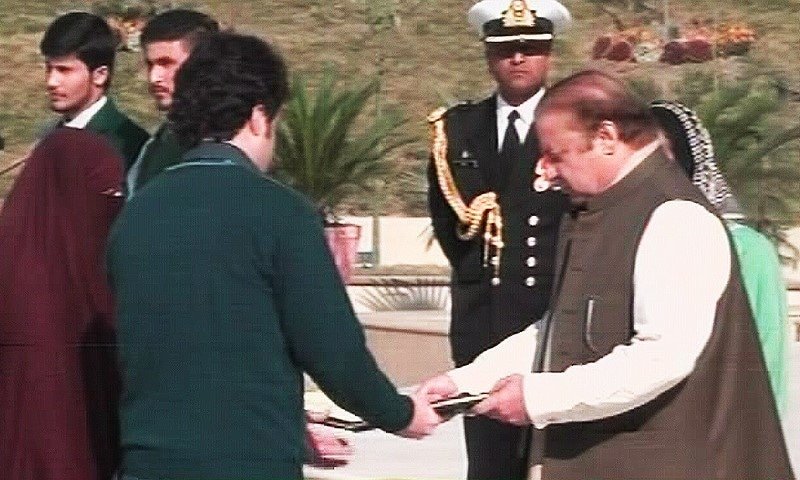 Prime Minister Nawaz Sharif distributes medals to the families of APS victims. — DawnNews screengrab