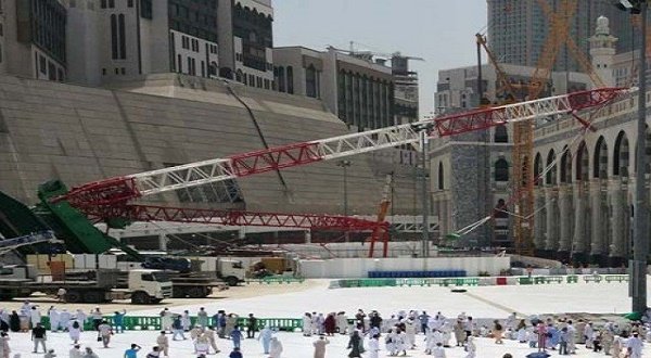 Saudi King has ordered probe into the crane tragedy at the Grand Mosque in Makkah on Friday. Bad weather is said to have led to the crash. AFP photo