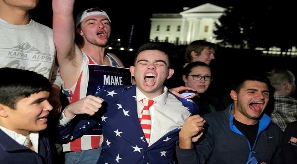 Supporters of Republican presidential nominee Donald Trump rally in front of the White House in Washington, U.S. November 9, 2016. REUTERS/Joshua Roberts