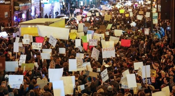 Protesters walk during a protest against Republican president-elect Donald Trump in Chicago, Illinois, U.S. November 9, 2016. REUTERS/Kamil Krzacznski