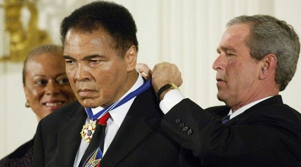 US President George W. Bush (R) presents the Presidential Medal of Freedom to Muhammad Ali on November 9, 2005 in Washington, DC/AFP