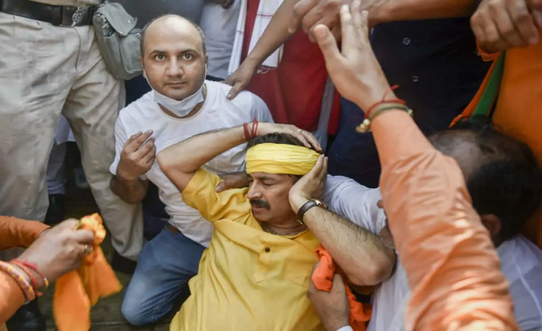 BJP MP Manoj Tiwari Injured During Protest Against Restriction on Chhath Puja Celebration