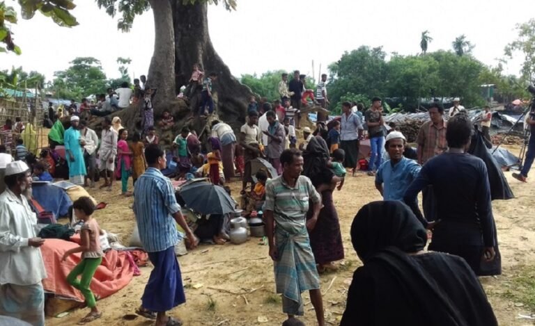 Bangladesh Allows Entry To 10,000 Stranded Rohingyas