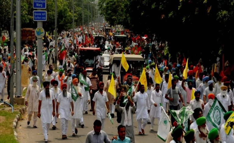 Thousands of Farmers March to Mark Completion of Seven Months of Their Agitation