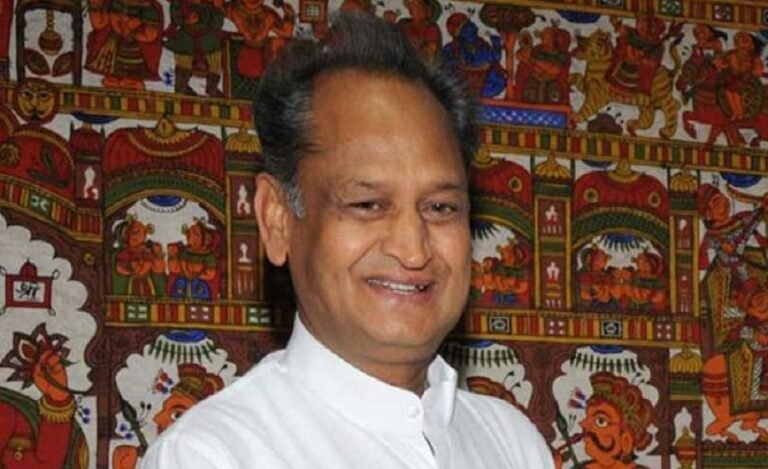 Gehlot Expresses Concern on Exorbitant Fees of SC, HC Lawyers