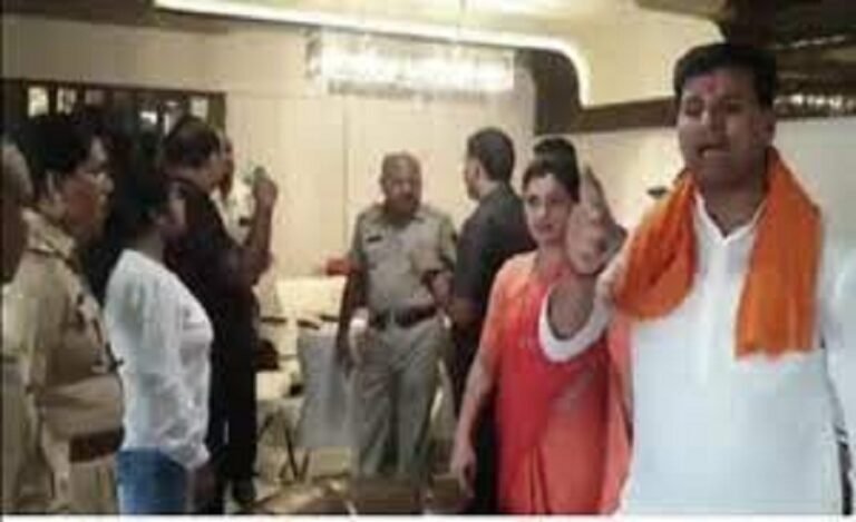 Hanuman Chalisa Face-Off: Mumbai Police Arrest Amravati MP, Her Husband