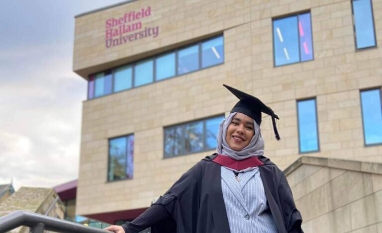 Hijab-wearing Woman from India Becomes Student Union Leader in UK University