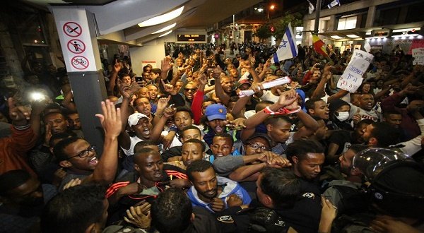 Ethiopian Israelis protest police brutality, in Jerusalem on April 30. Image courtesy Haaretz