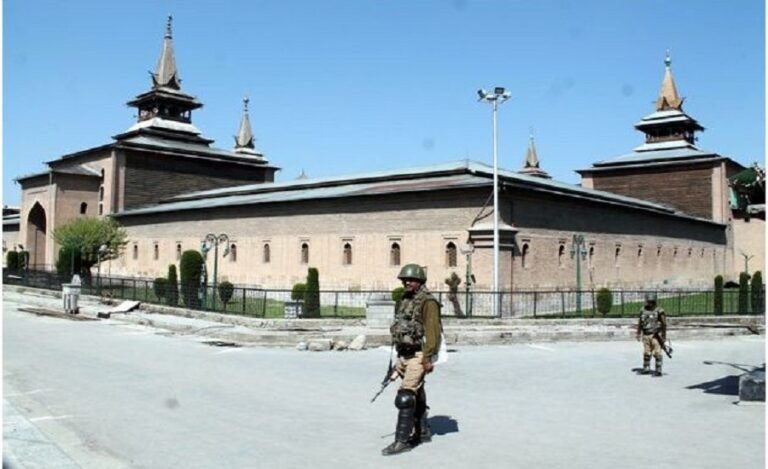 Masked Miscreants Enter Srinagar’s Jamia Masjid and Climbed on Pulpit to Desecrate Mosque