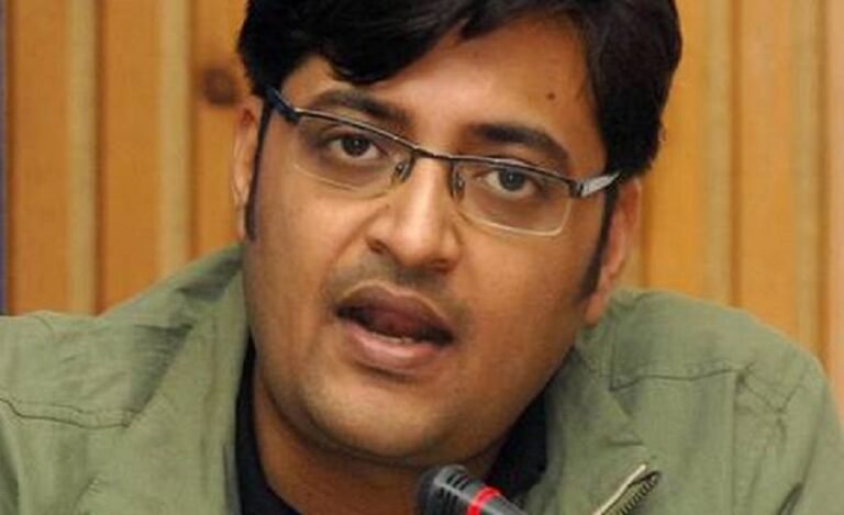 Multiple FIRs Filed Against Arnab For His Attack on Sonia, Cong Calls Him Insane