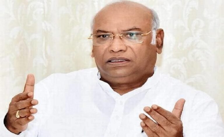All Congress Working Committee Members, Other Office Bearers Resign to Let Kharge Choose New Team