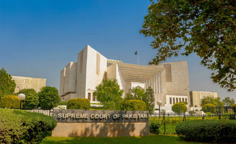 Pakistan SC Reinstates National Assembly, Orders Voting on No-confidence Motion Against Imran