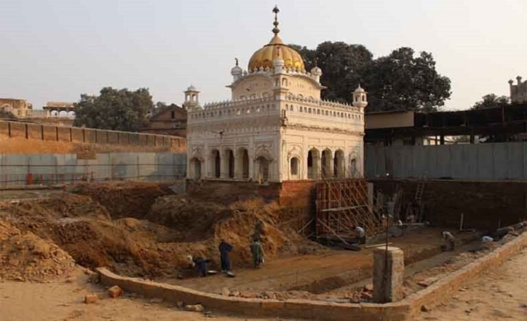 Pakistan to Renovate Holy Sites of Minorities Across Country