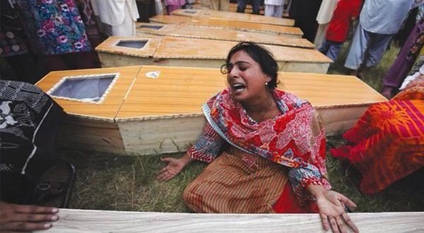PESHAWAR: Relative of the victim of fallowing the TTP attack on Army Public School situated on Warsak Road, mourn near his coffin. INP photo