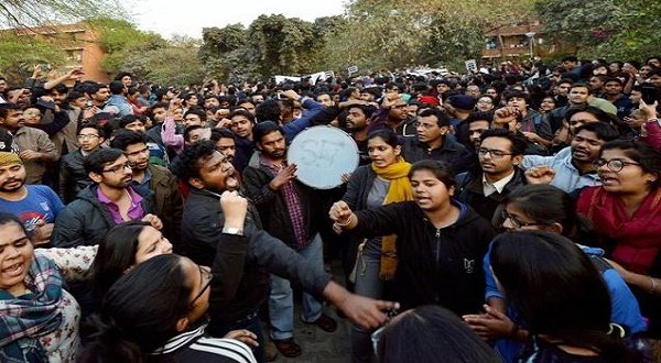 JNU teachers and students form a human chain on the campus to protest the arrest of JNUSU president Kanhaiya Kumar. Photo: PTI