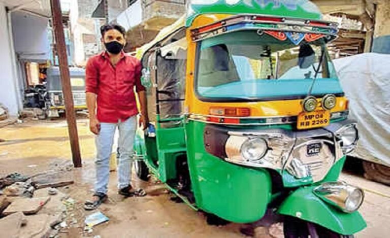 Police Detain, Then Release Auto-Ambulance Driver Javed Khan Offering Free Service in Bhopal