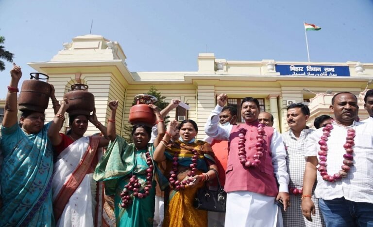 RJD MLAs Protest with LPG Cylinders, Onions in Bihar Vidhan Sabha