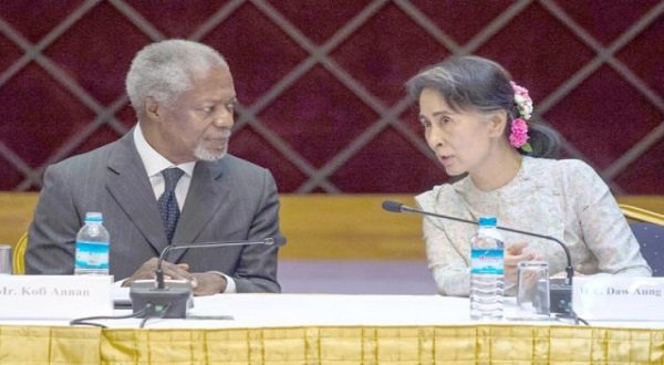 Former UN secretary general Kofi Annan, left, and Myanmar State Counsellor and Foreign Minister Aung San Suu Kyi, right, confer during a meeting at the National Reconciliation and Peace Centre in Yangon on Monday. — AFP
