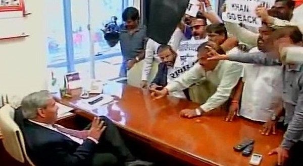 The Shiv Sena workers barged into Shashank Manohar's chamber and raised slogans against the Pakistan Cricket Board chief Shaharyar Khan.