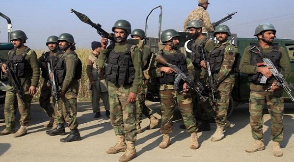 Soldiers gather outside Bacha Khan University where an attack by militants took place, in Charsadda, Pakistan, January 20, 2016. REUTERS/Fayaz Aziz
