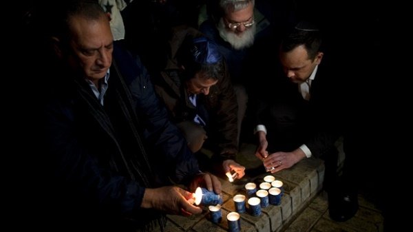 Israelis, mostly French Jews light candles as they gather to pay tribute to victims of the attack on kosher grocery store in Paris where four hostages were killed on Friday, in Tel Aviv, Israel, Saturday, Jan. 10, 2015. AP/Oded Balilty 