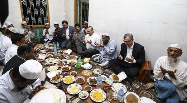 Turkey's Foreign Minister Mevulut Chosugolu breaks Iftar fast with Rohingya Muslims in Rakhine, Myanmar.