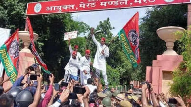 UP: 16 Samajwadi Party Workers Sent to Jail for Burning Yogi’s Effigy