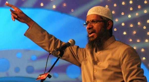 International speaker on Islam, Zakir Naik during a speech at the Azam Campus in Pune, October 19, 2008. 
