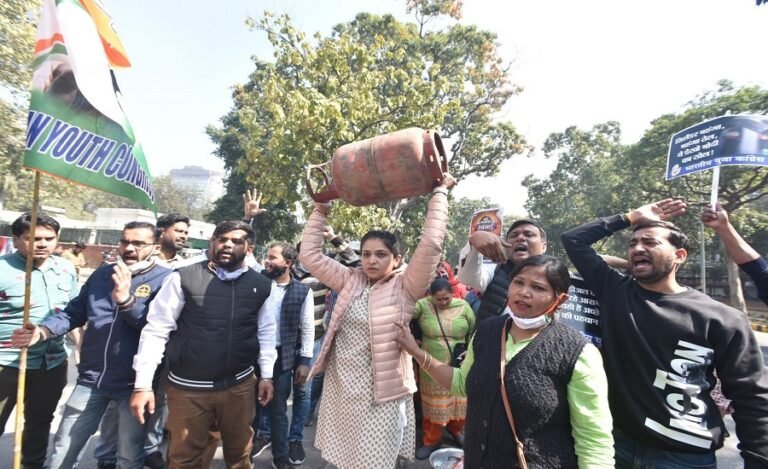 Youth Congress Activists Protest Fuel Hike, Seek Resignation of Petroleum Minister
