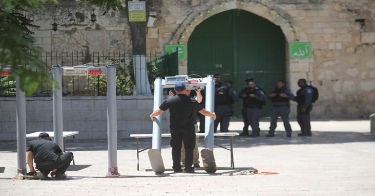 Palestinians Maintain Rejection to Israeli Measures at Al-Aqsa Amid Ongoing Clashes