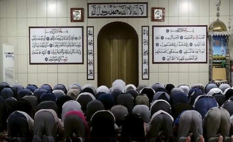 Chinese Official Demoted for Not Smoking in Front of Muslims