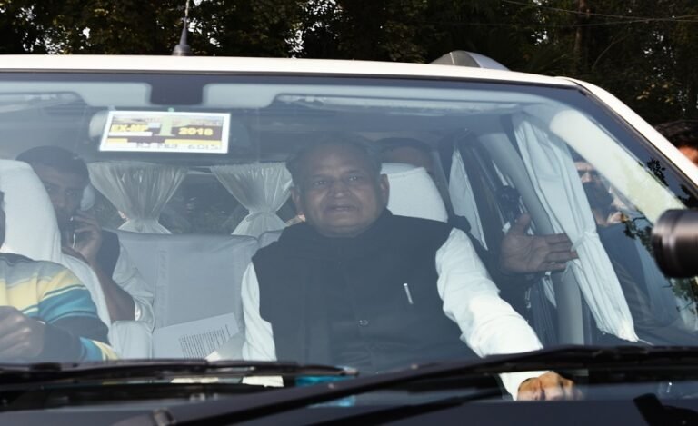 Gehlot Emerges Top Choice for Rajasthan CM, Pilot Asks Supporters to be Calm