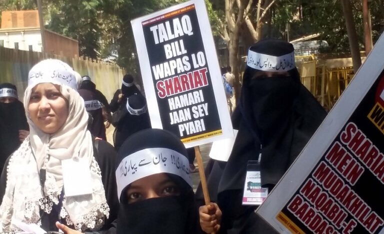 Burqa-Clad Muslim Women March in Mumbai Demanding Roll-Back of ‘Triple Talaq’ Bill