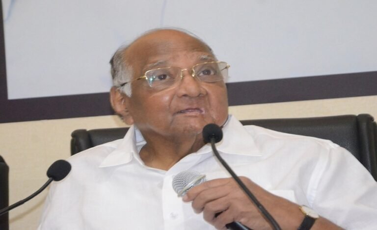 Sharad Pawar Joins MVA Mega-procession to Protest Insults to Icons in Mumbai