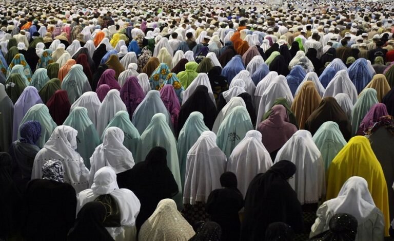 No Bar on Muslim Women Offering Namaz at Mosques, AIMPLB Tells Supreme Court