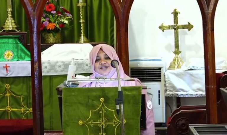 Muslim Social Worker in Hijab Gives Sermon at Coimbatore Church