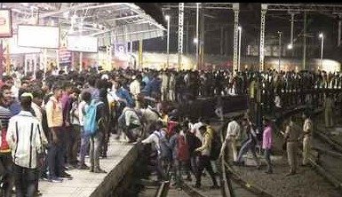 UP Job Crisis: Chaos at Railway, Bus Stations as Lakhs of PET Applicants Wait for Transport