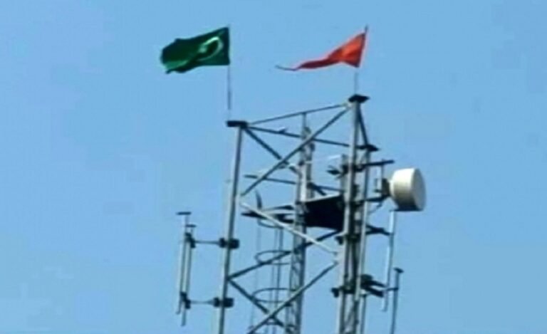 UP:Islamic Flag Removed from Mobile Tower afterProtest