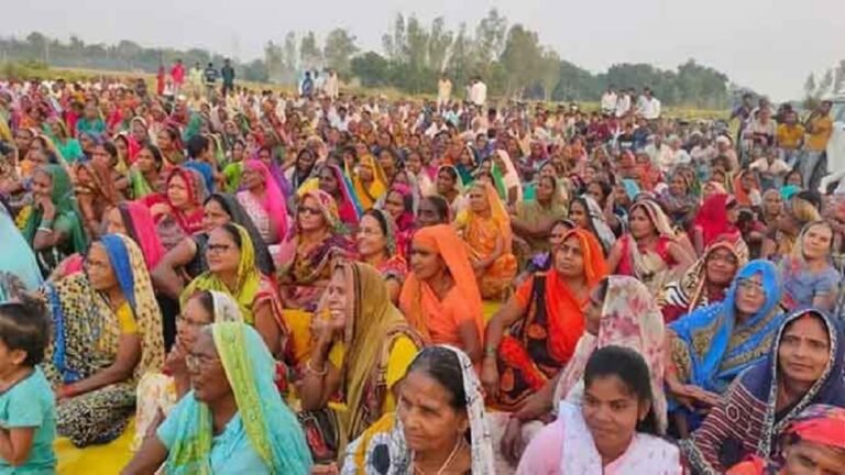 Azamgarh Villagers Protest Against Seizing of 670 Acres of Land to Construct International Airport  
