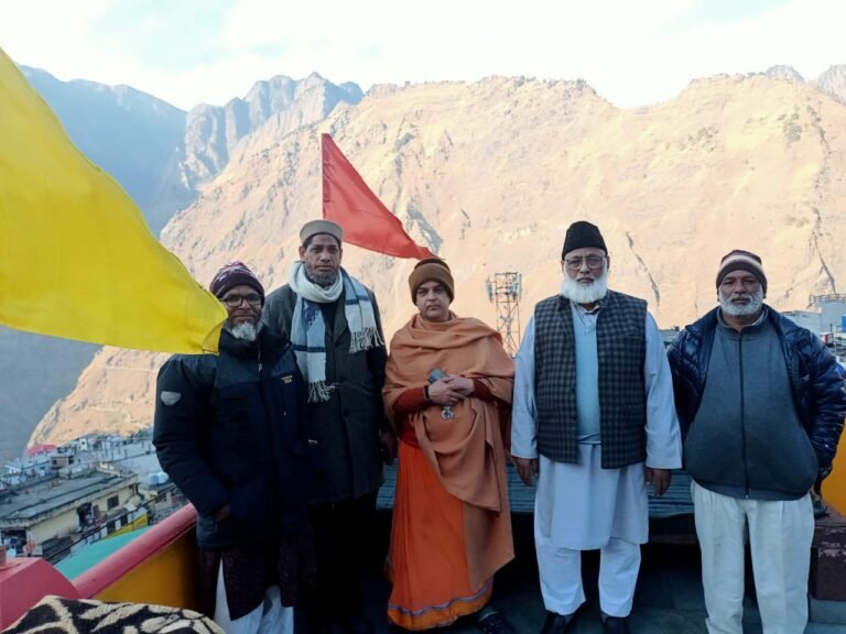 Jamaat Delegation Visits Joshimath, Expresses Solidarity, Offers Relief to Victims￼