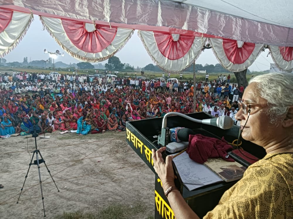 Medha Patkar addressing the protesters