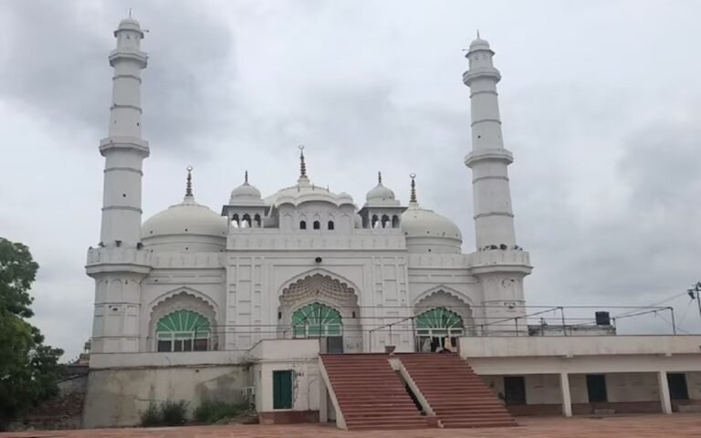 Court Allows Hindus to Appeal for Survey of Teele Wali Masjid in Lucknow