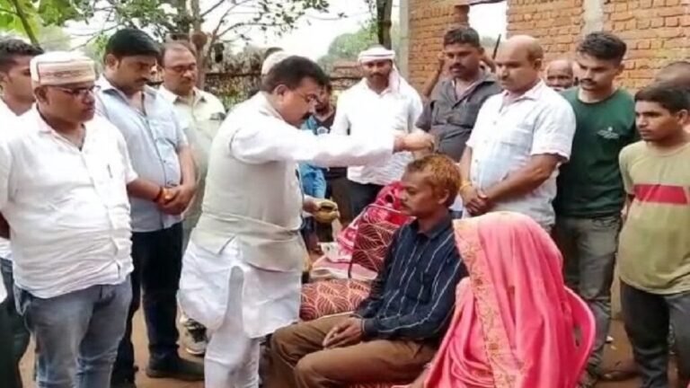 MP Pee-gate: After ‘Feet Wash’ by CM Shivraj, Congress Performs ‘Sshuddhikaran’ of Victim in Sidhi