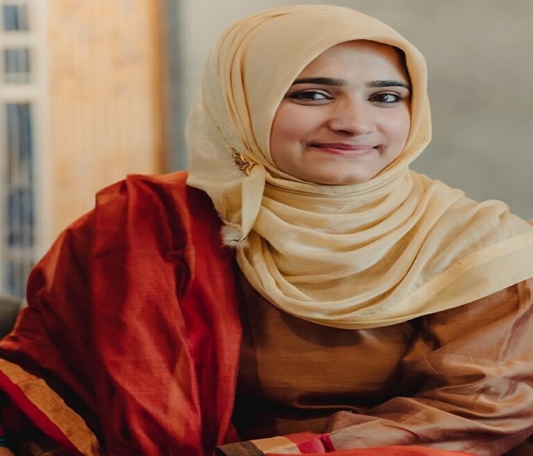 How a Young Kashmiri Woman Hand-crafted a Pan-India Success Story